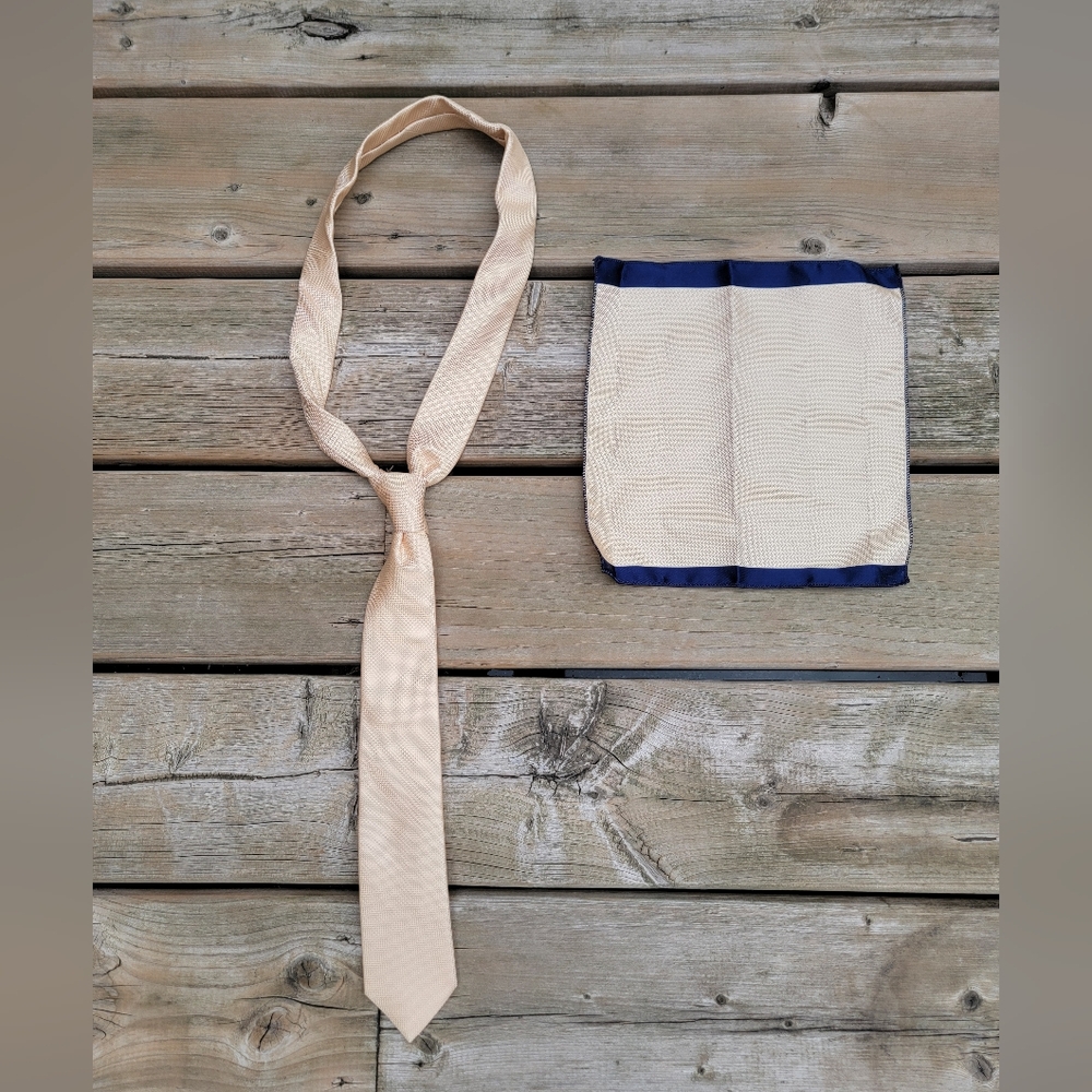 Pierre Cavelli Cream/Tan Tie & Pocket Square Set – Worn Once